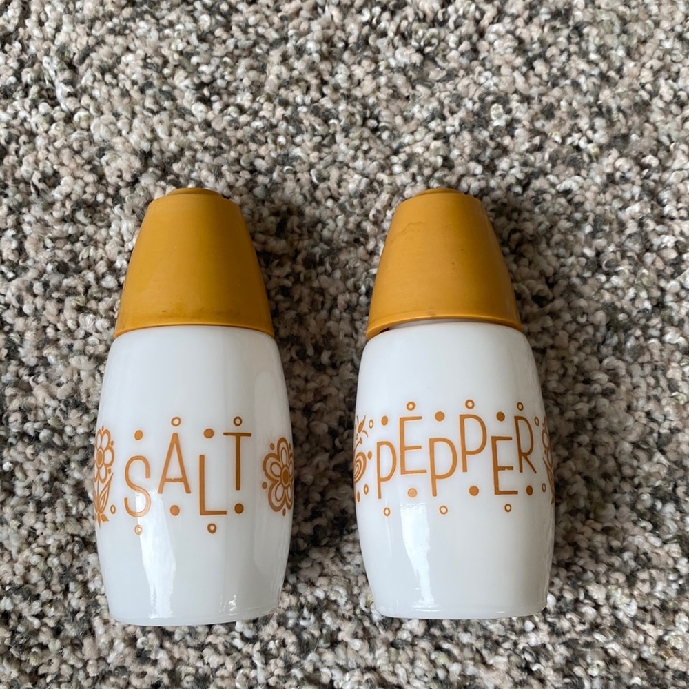 Vintage Harvest Gold Butterfly Corning Corelle Salt & Pepper Shakers